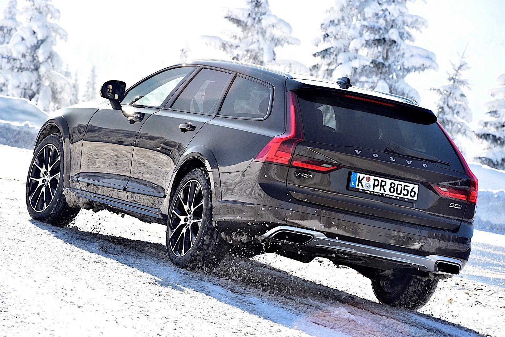 Volvo V90 Cross Country photo 64