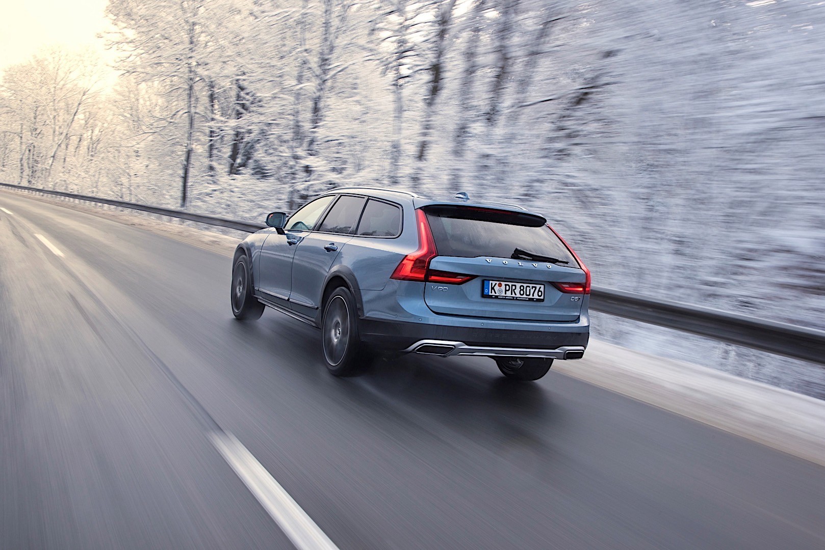 Volvo V90 Cross Country photo 68