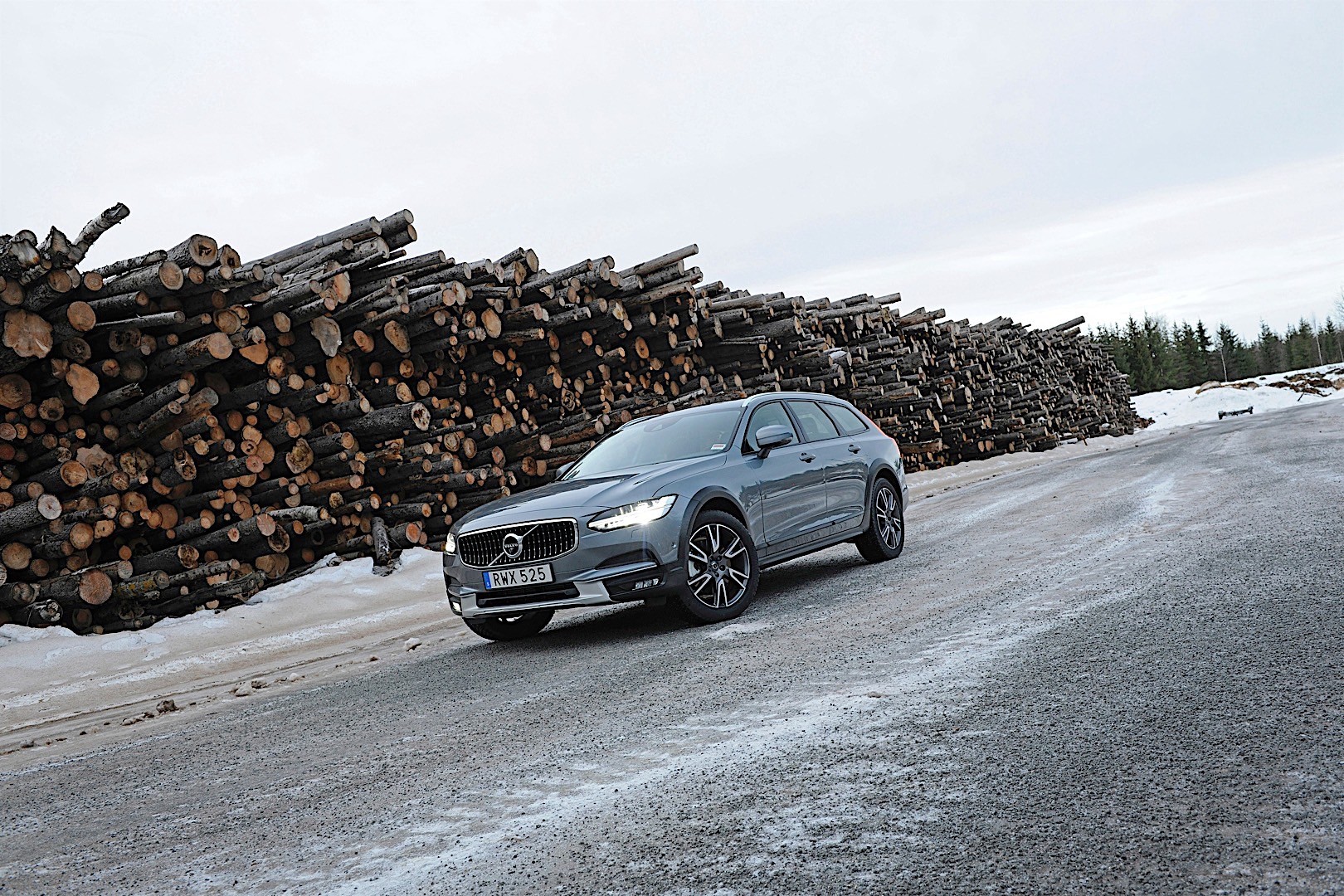 Volvo V90 Cross Country photo 70