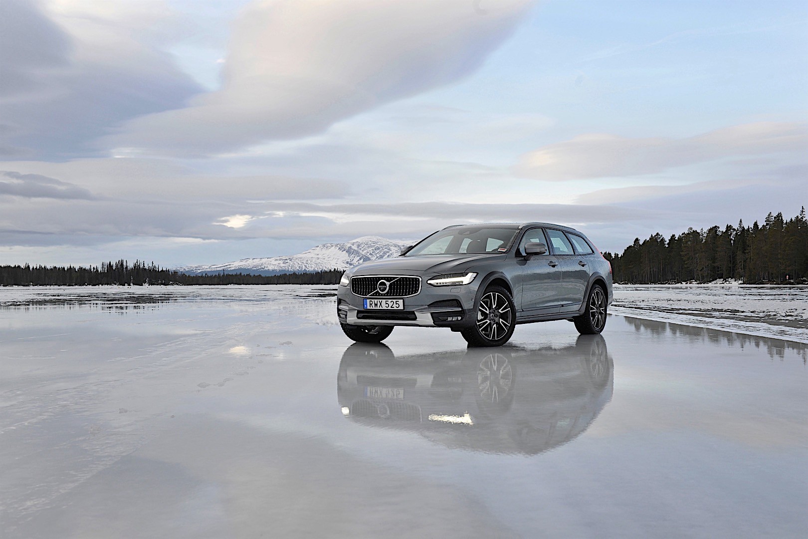 Volvo V90 Cross Country photo 71
