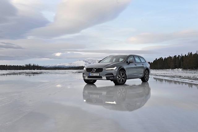 Volvo V90 Cross Country photo 71