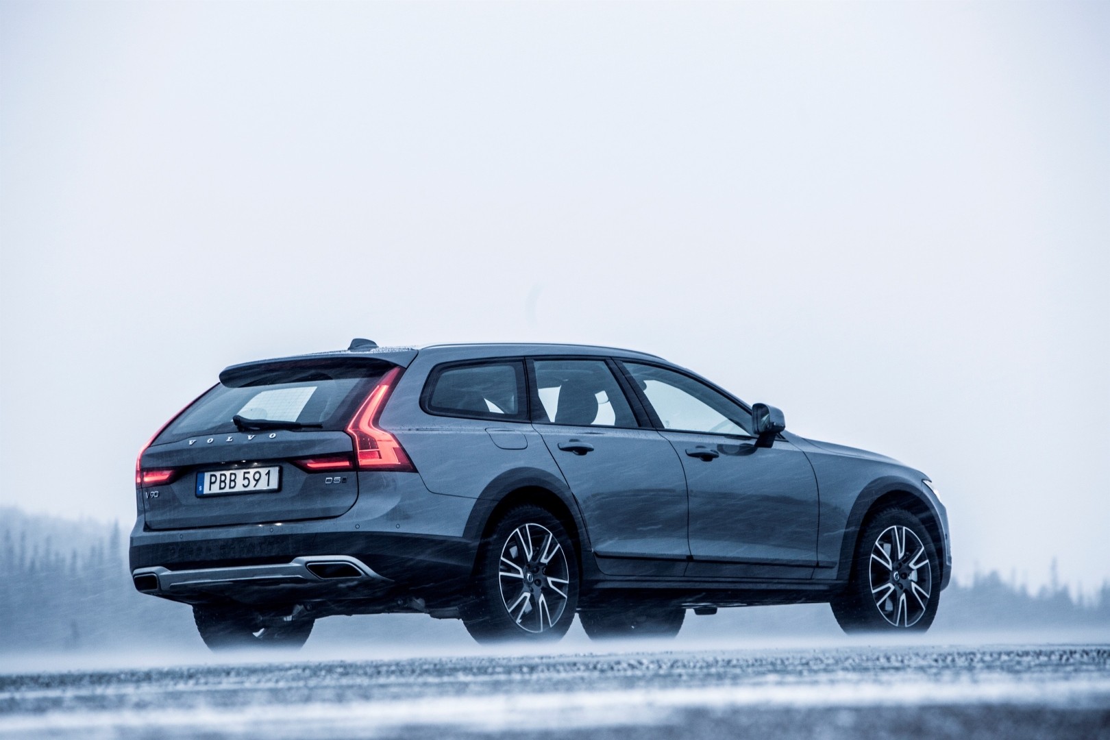 Volvo V90 Cross Country photo 77
