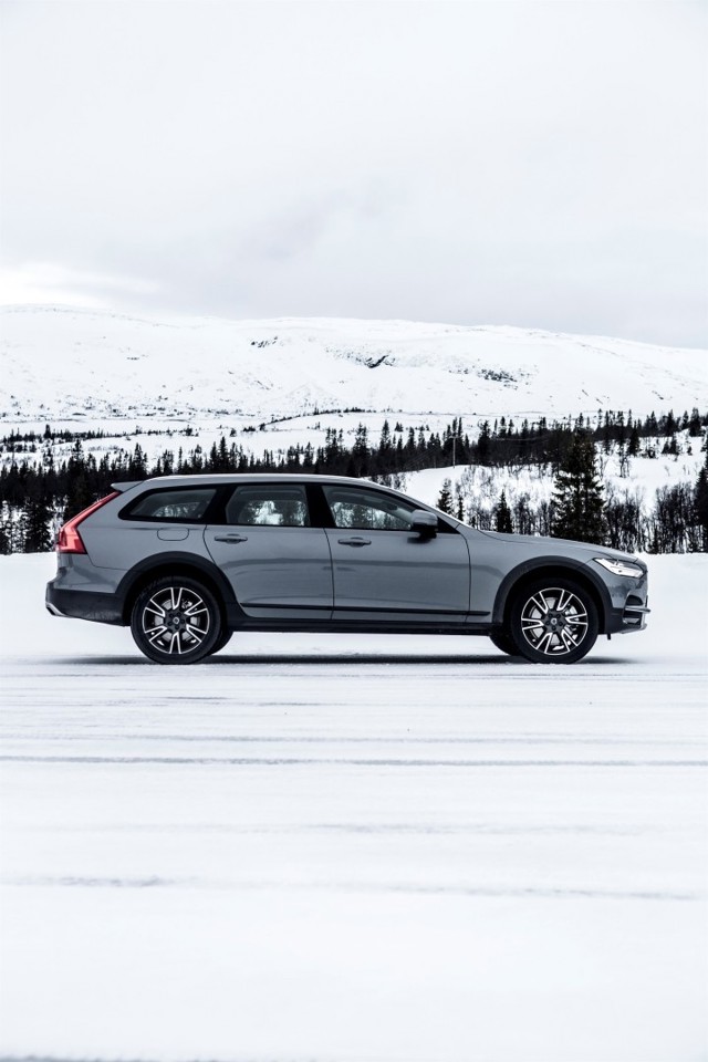 Volvo V90 Cross Country photo 80