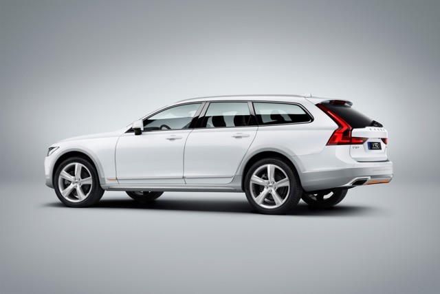 Volvo V90 Cross Country photo 90
