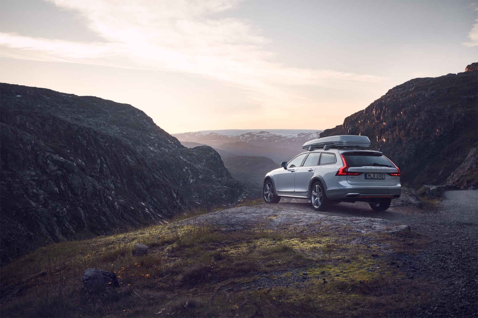 Volvo V90 Cross Country photo 92