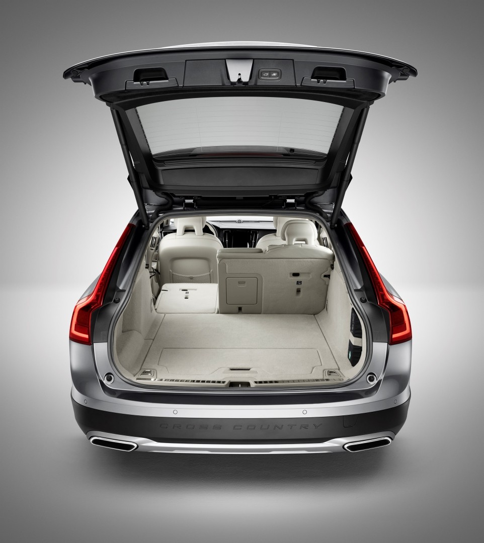 Volvo V90 Cross Country photo 102