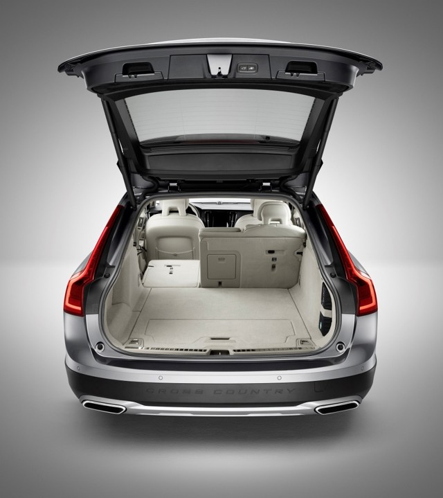 Volvo V90 Cross Country photo 102