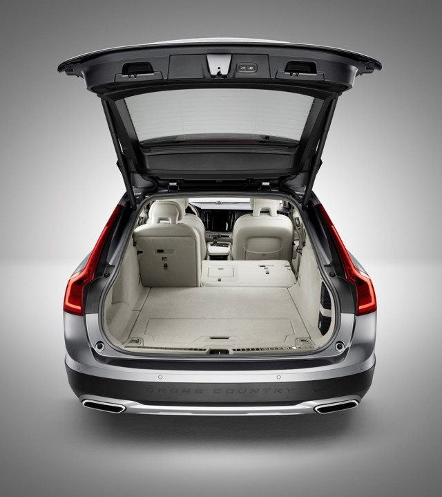 Volvo V90 Cross Country photo 103