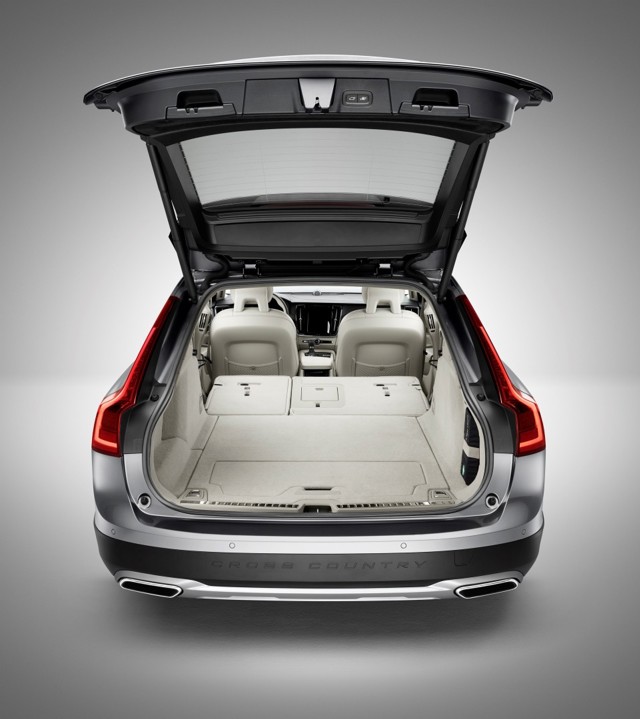 Volvo V90 Cross Country photo 104