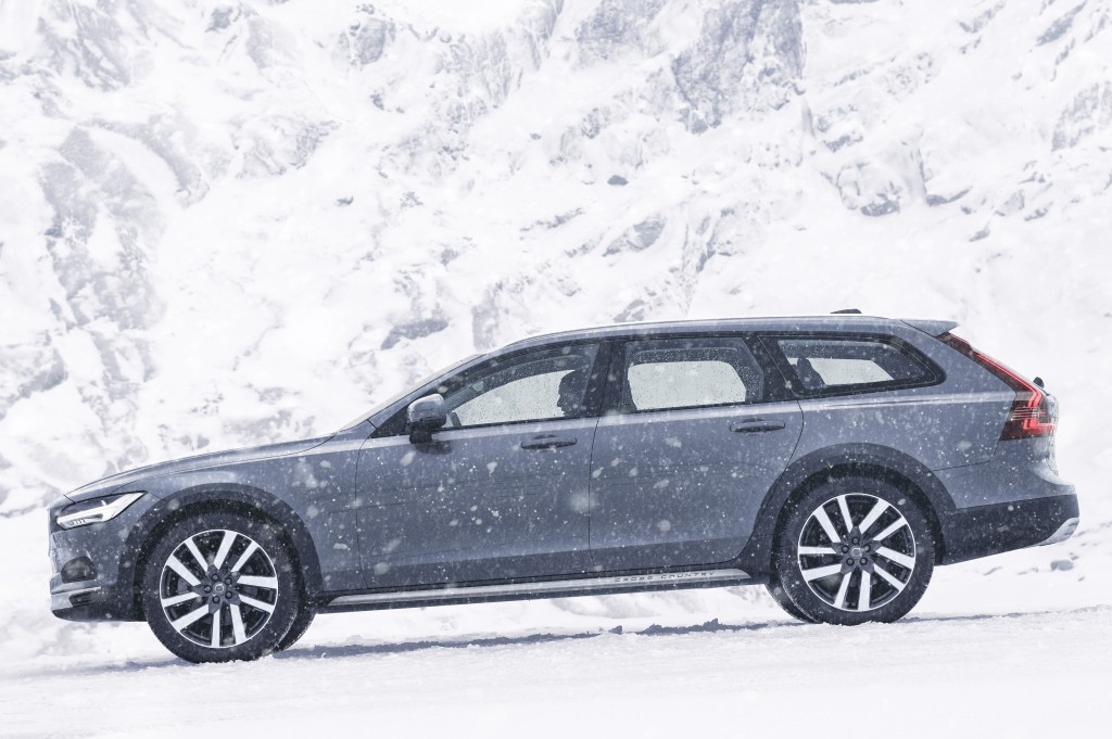Volvo V90 Cross Country photo 2