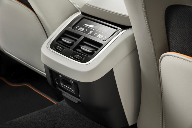Volvo V90 Cross Country photo 108