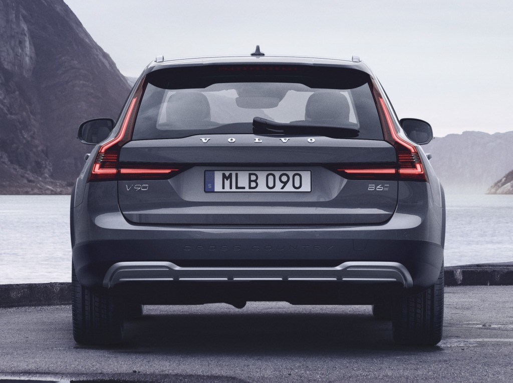 Volvo V90 Cross Country photo 3