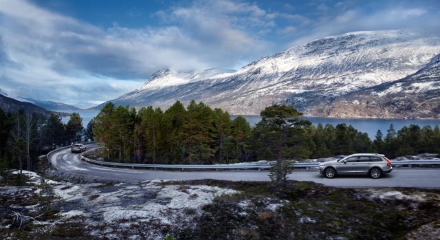 Volvo V90 Cross Country photo 11
