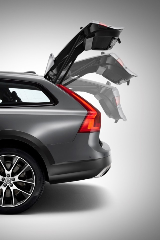 Volvo V90 Cross Country photo 12