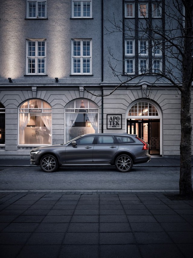 Volvo V90 Cross Country photo 18