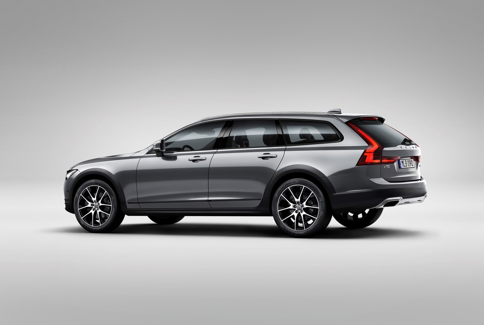 Volvo V90 Cross Country photo 27