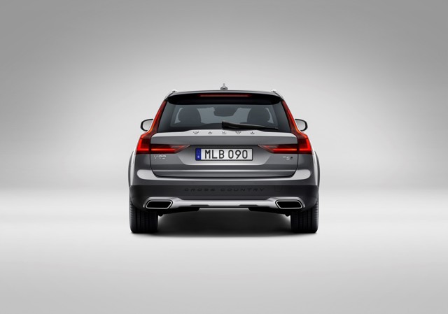 Volvo V90 Cross Country photo 28