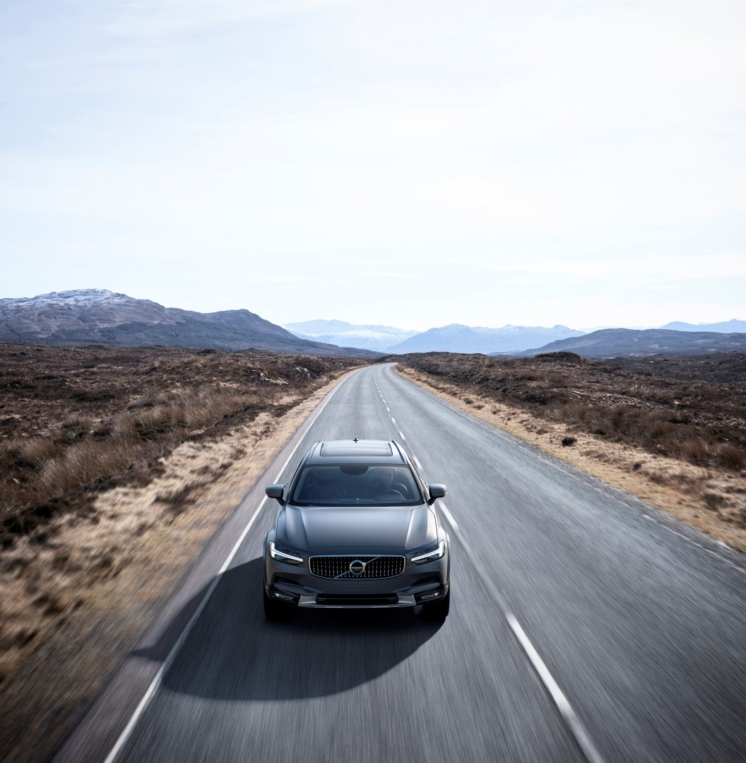 Volvo V90 Cross Country photo 33