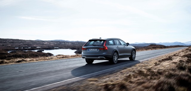Volvo V90 Cross Country photo 34