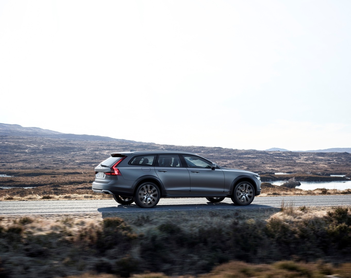 Volvo V90 Cross Country photo 37