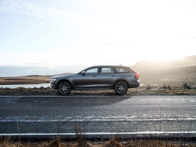 Volvo V90 Cross Country photo 39