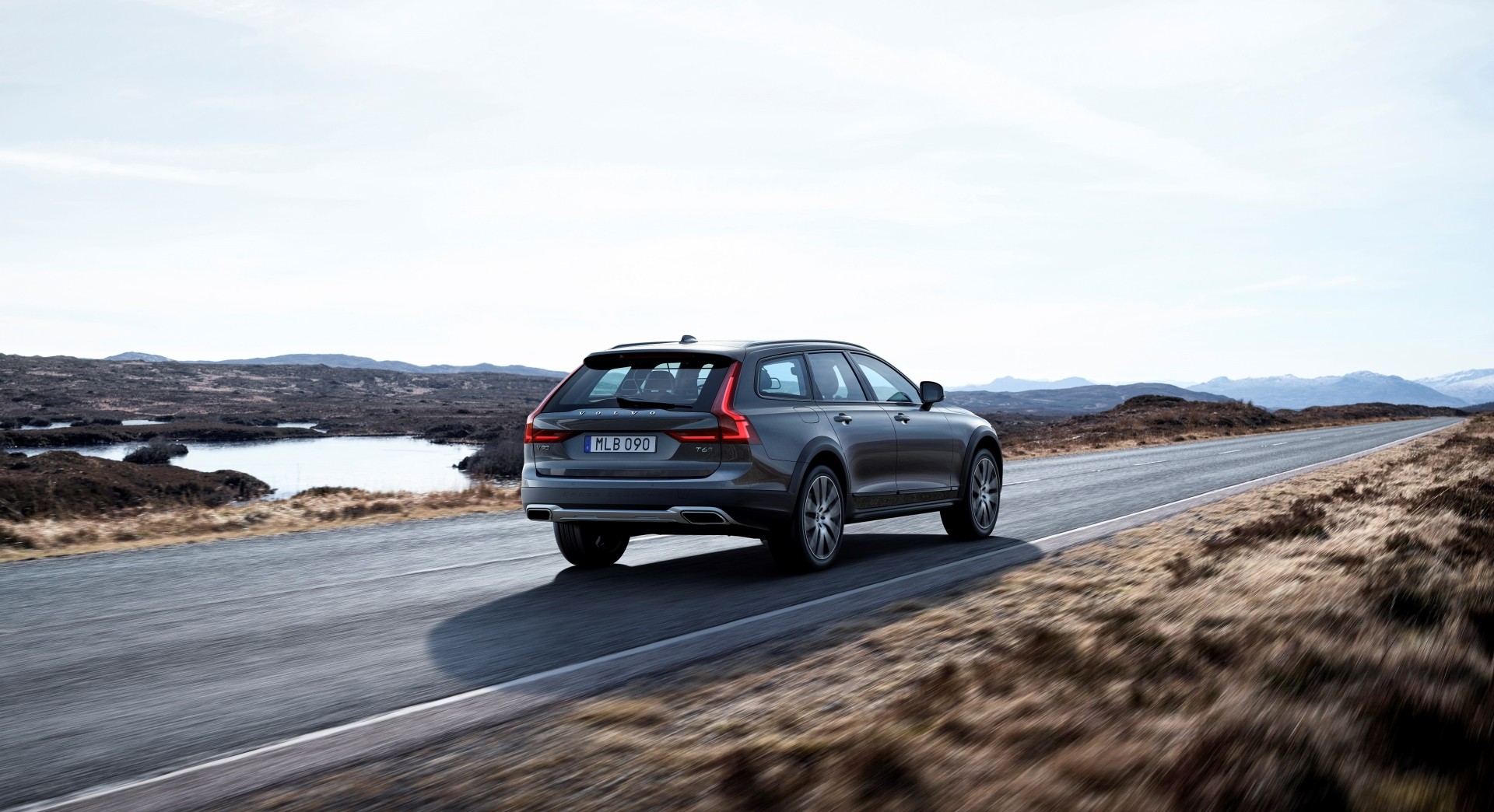 Volvo V90 Cross Country photo 42