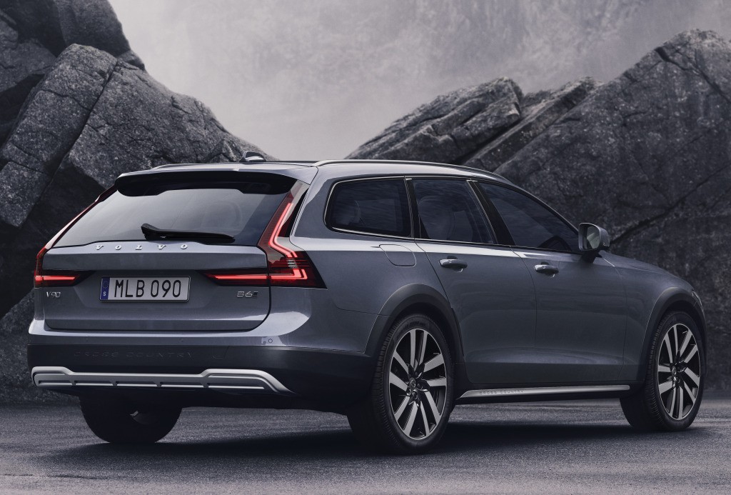 Volvo V90 Cross Country photo 7