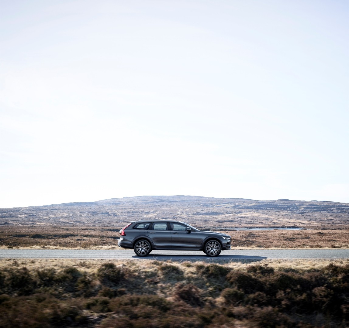 Volvo V90 Cross Country photo 44