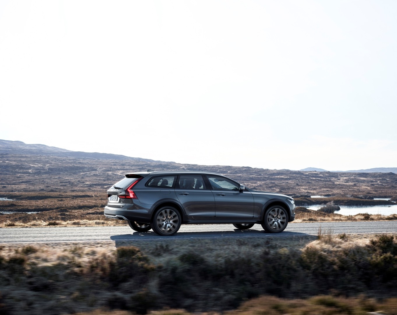 Volvo V90 Cross Country photo 45