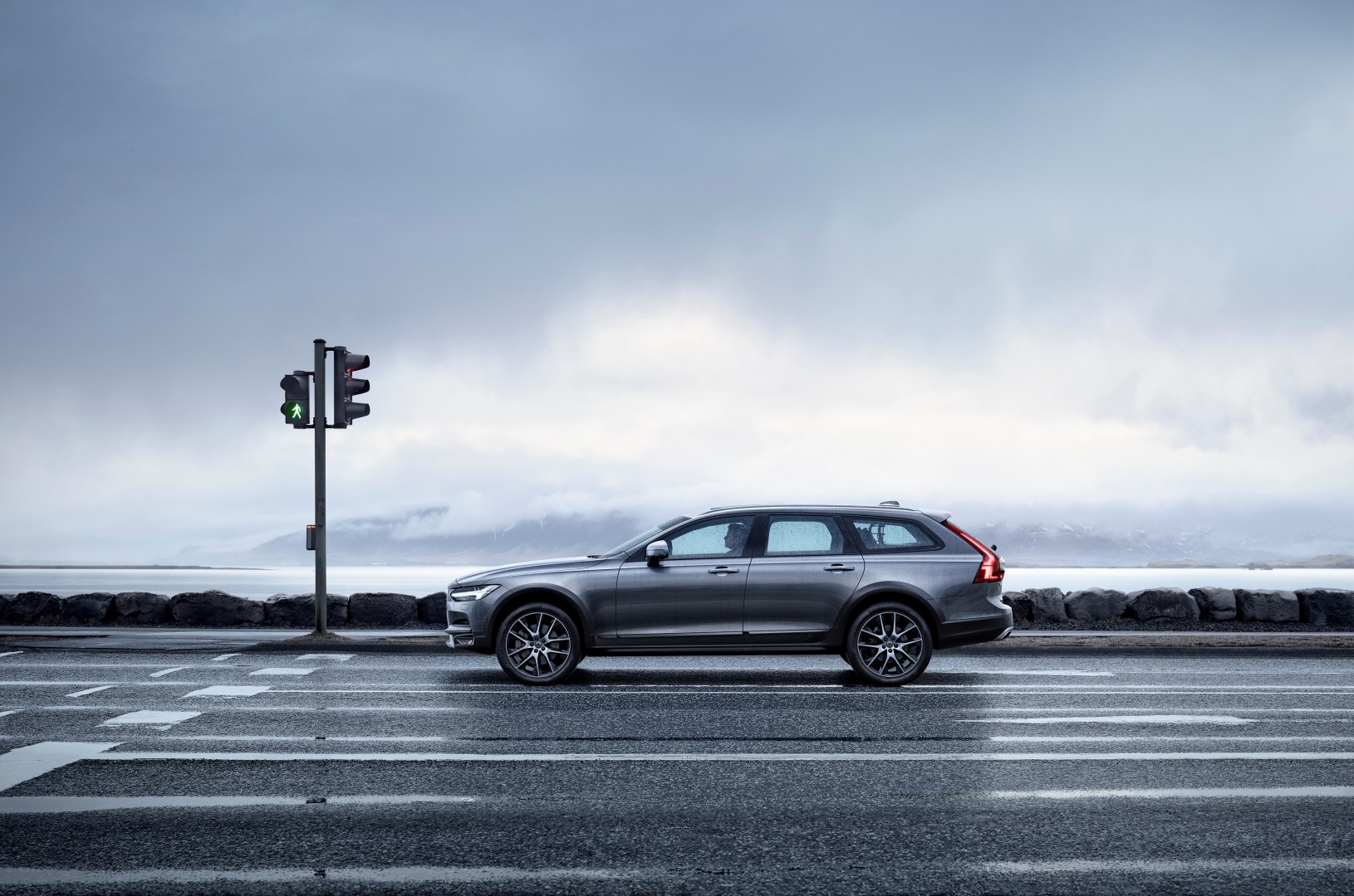 Volvo V90 Cross Country photo 48