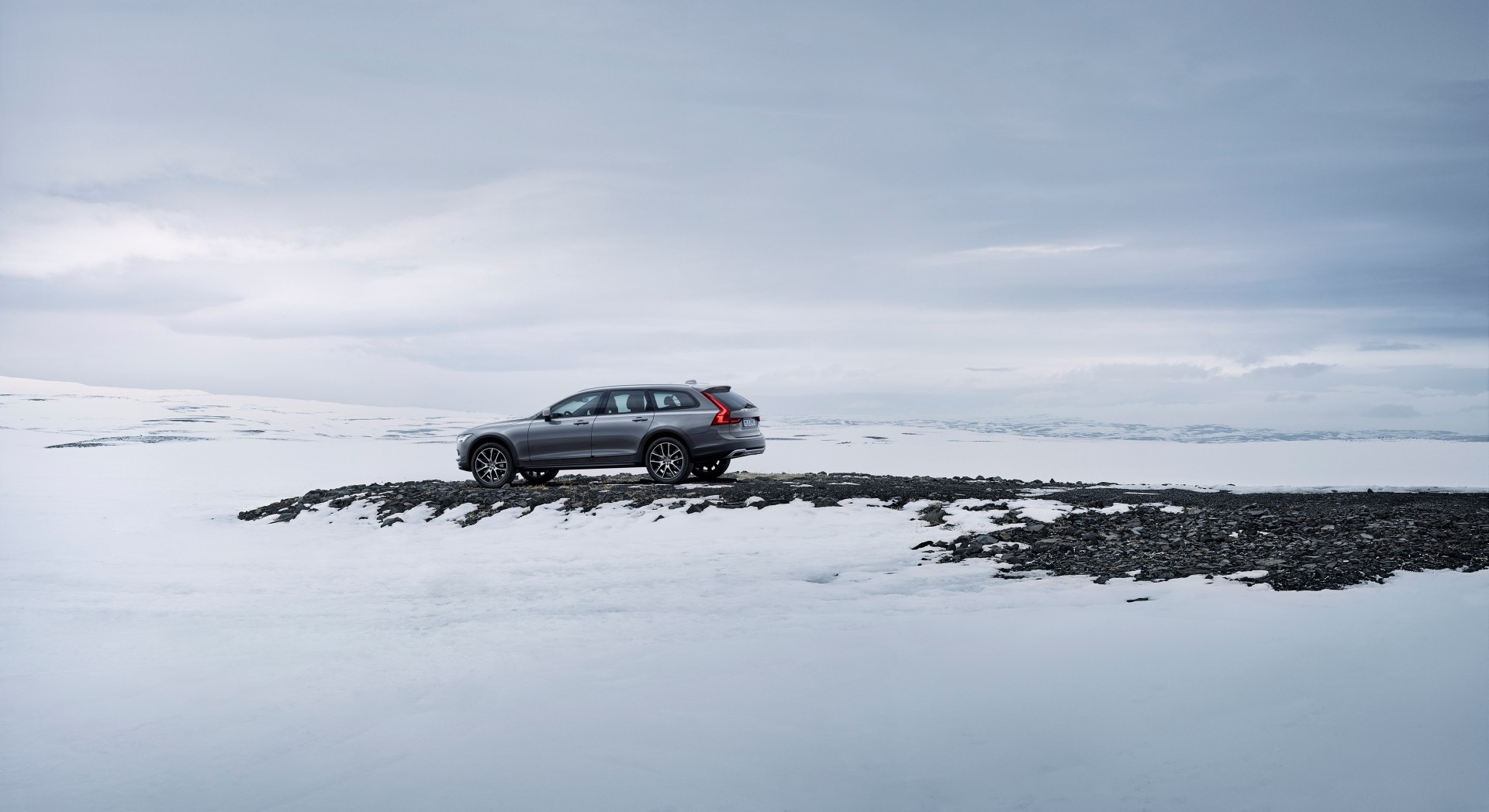 Volvo V90 Cross Country photo 51
