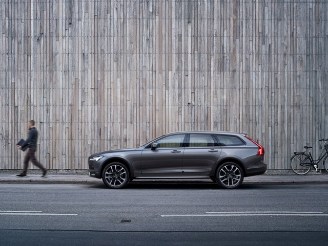 Volvo V90 Cross Country photo 55
