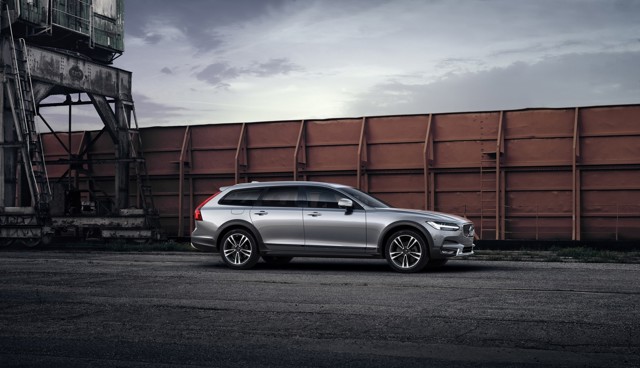 Volvo V90 Cross Country photo 57