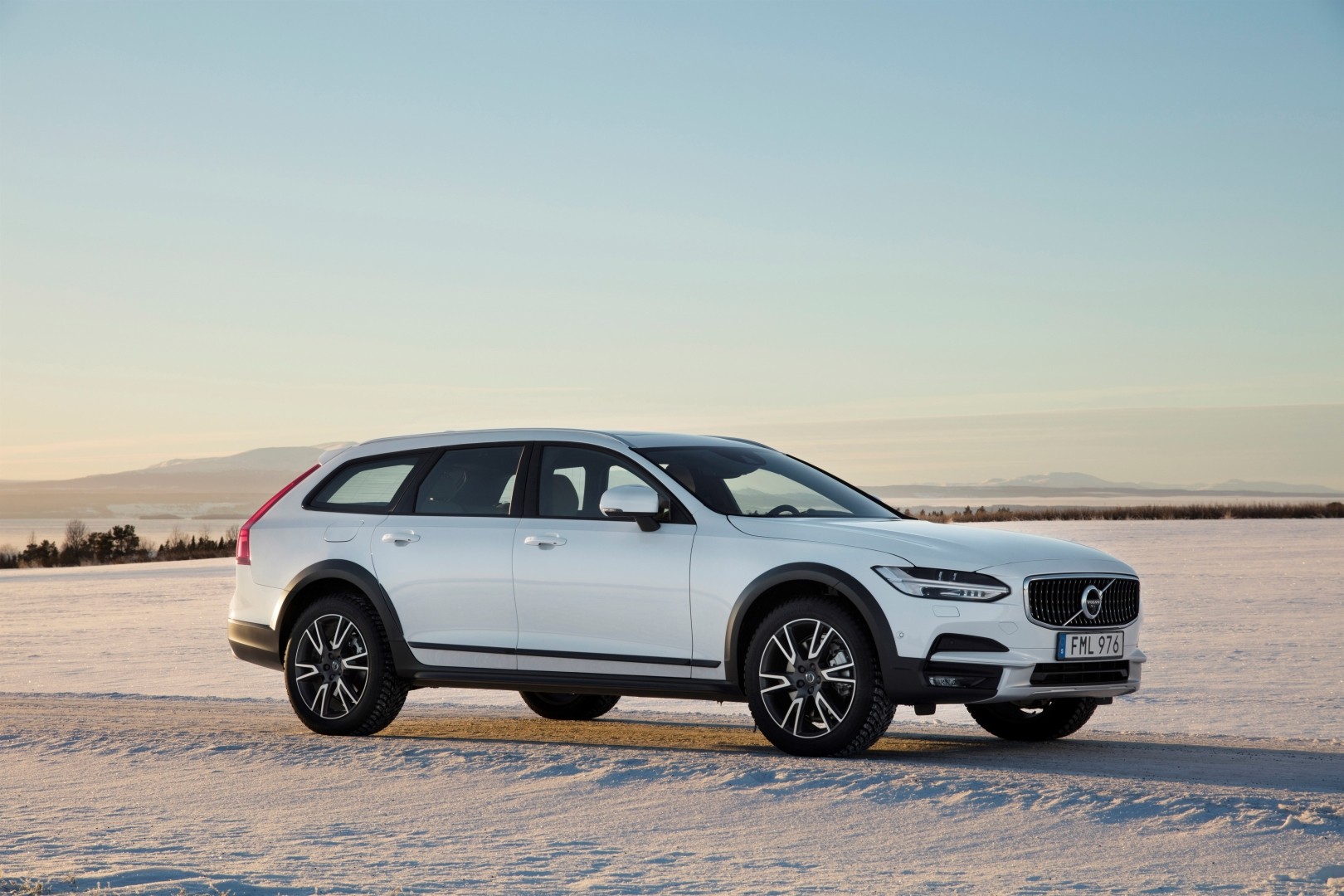 Volvo V90 Cross Country photo 69