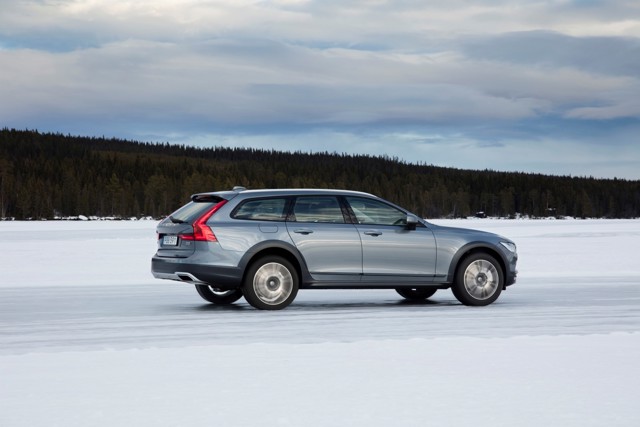 Volvo V90 Cross Country photo 71