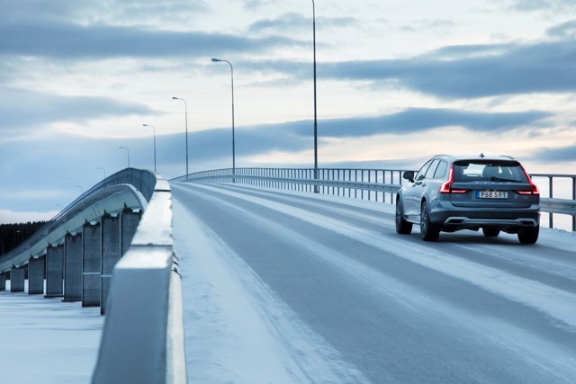 Volvo V90 Cross Country photo 72