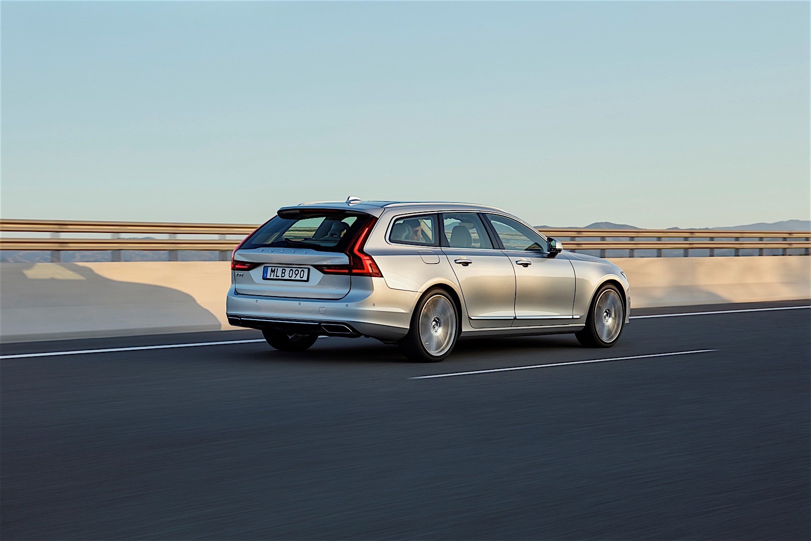 Volvo V90 photo 16