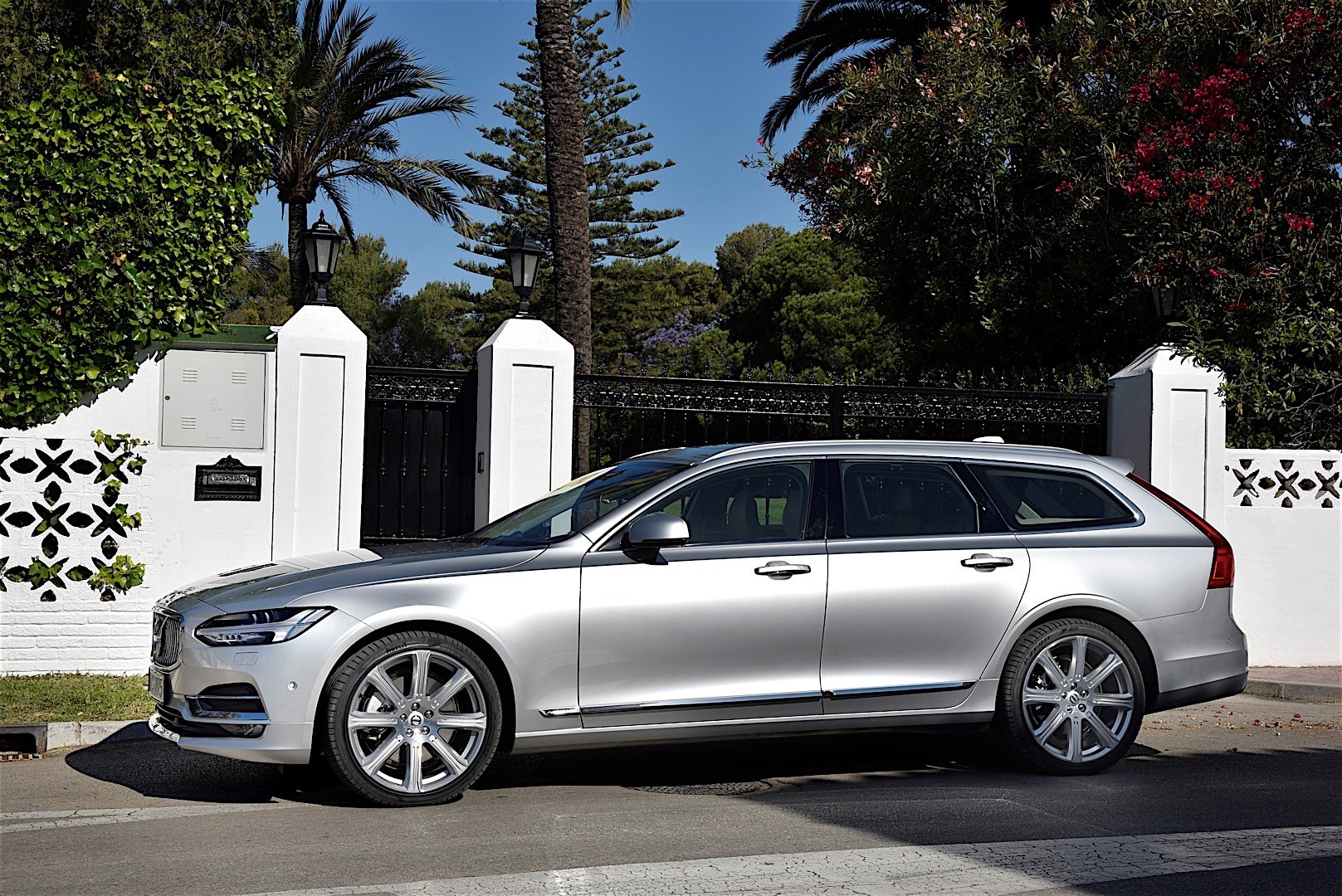 Volvo V90 photo 17