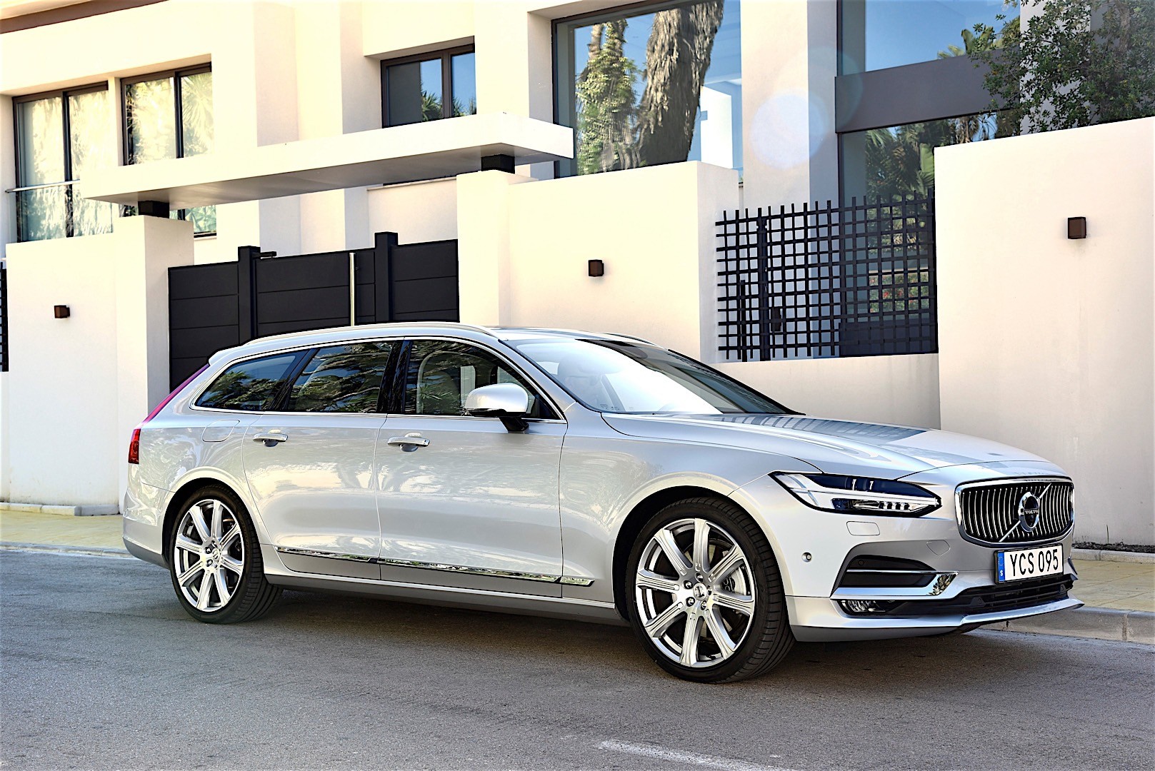 Volvo V90 photo 21