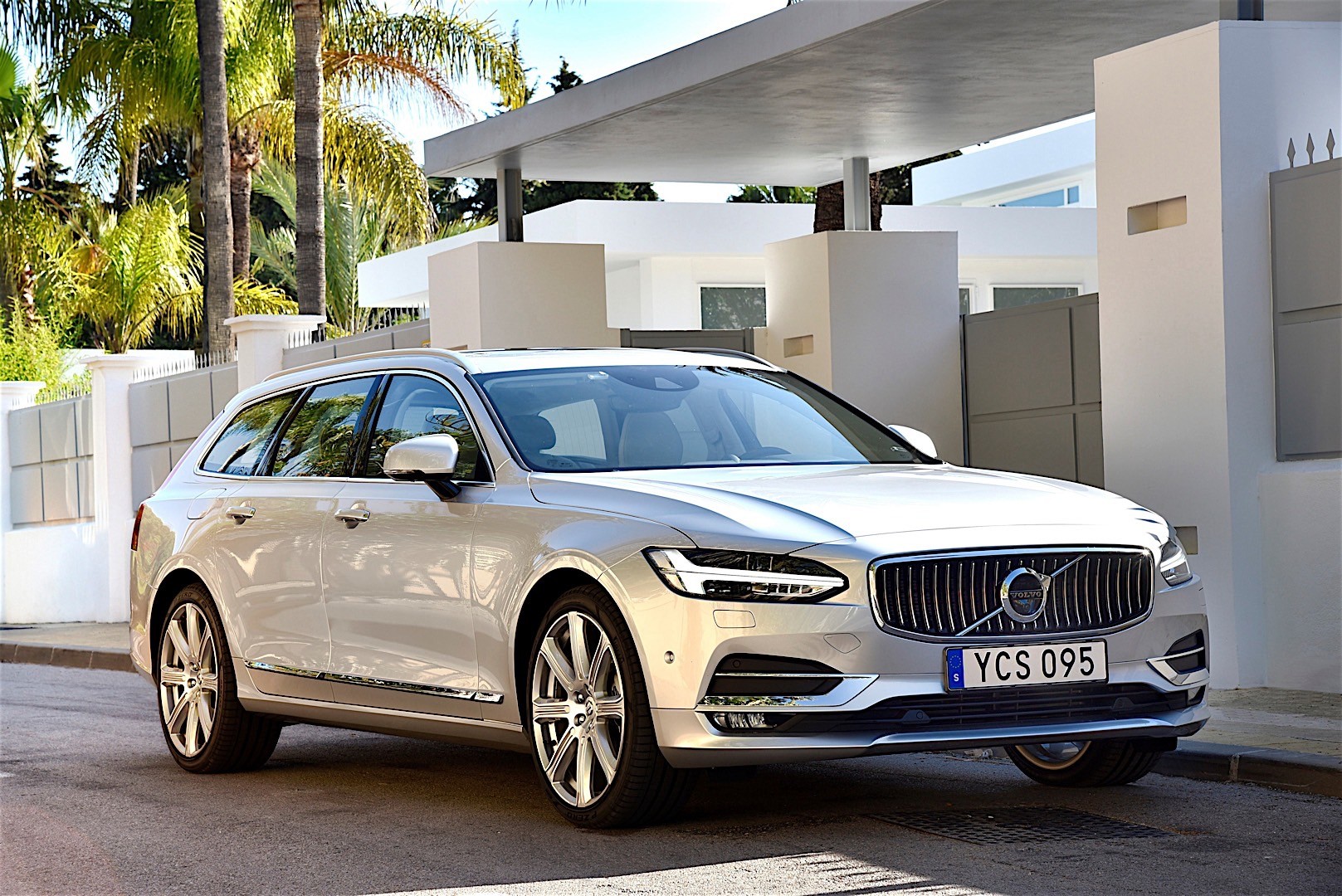 Volvo V90 photo 36