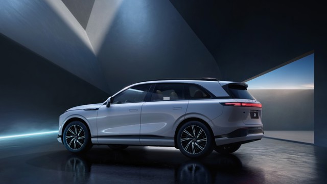 Xpeng G9 photo 2