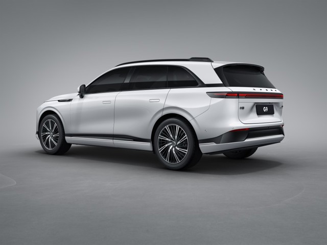 Xpeng G9 photo 25